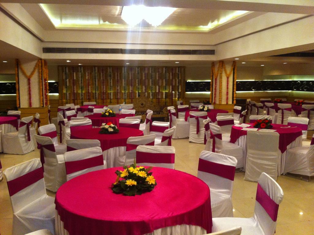 The Rajshahi Palace Hotel Indaur Kültér fotó